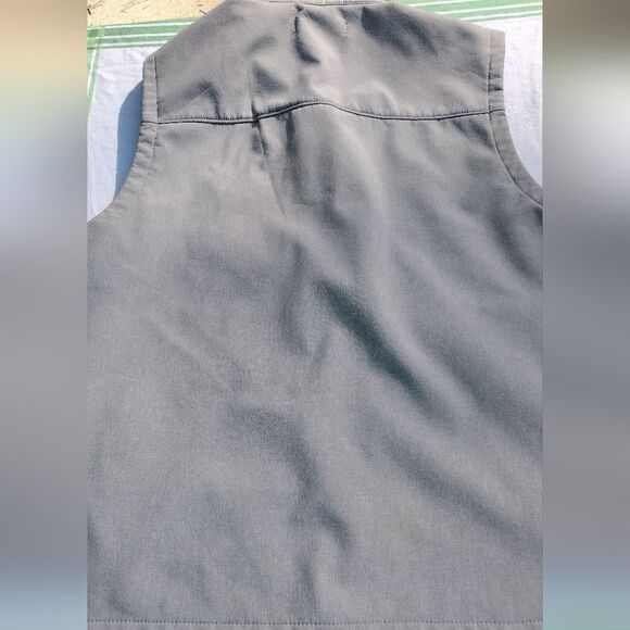 Men's Gray Ridgecut Toughwear Vest - Picture 2 of 10